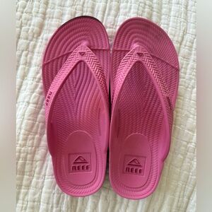 REEF Water Court Women's Beach Flip Flop - size 7